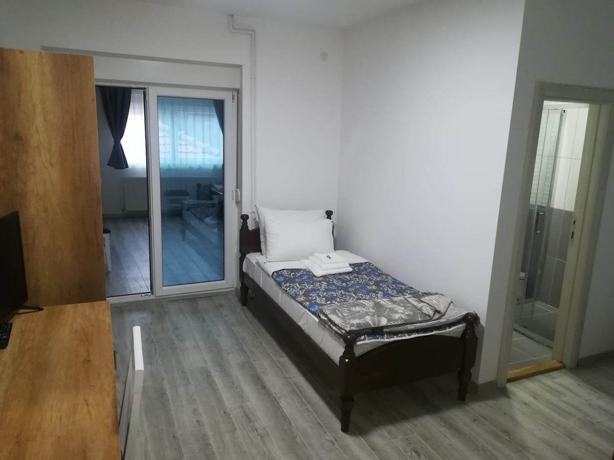 Karavan 123 Raska Bagian luar foto