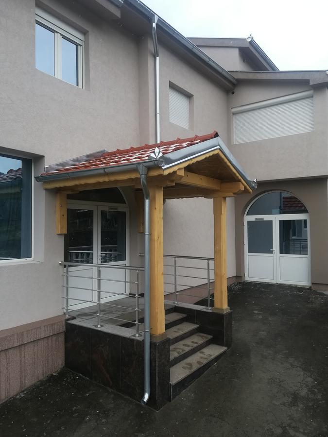 Karavan 123 Raska Bagian luar foto