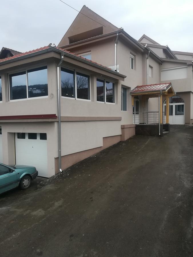 Karavan 123 Raska Bagian luar foto
