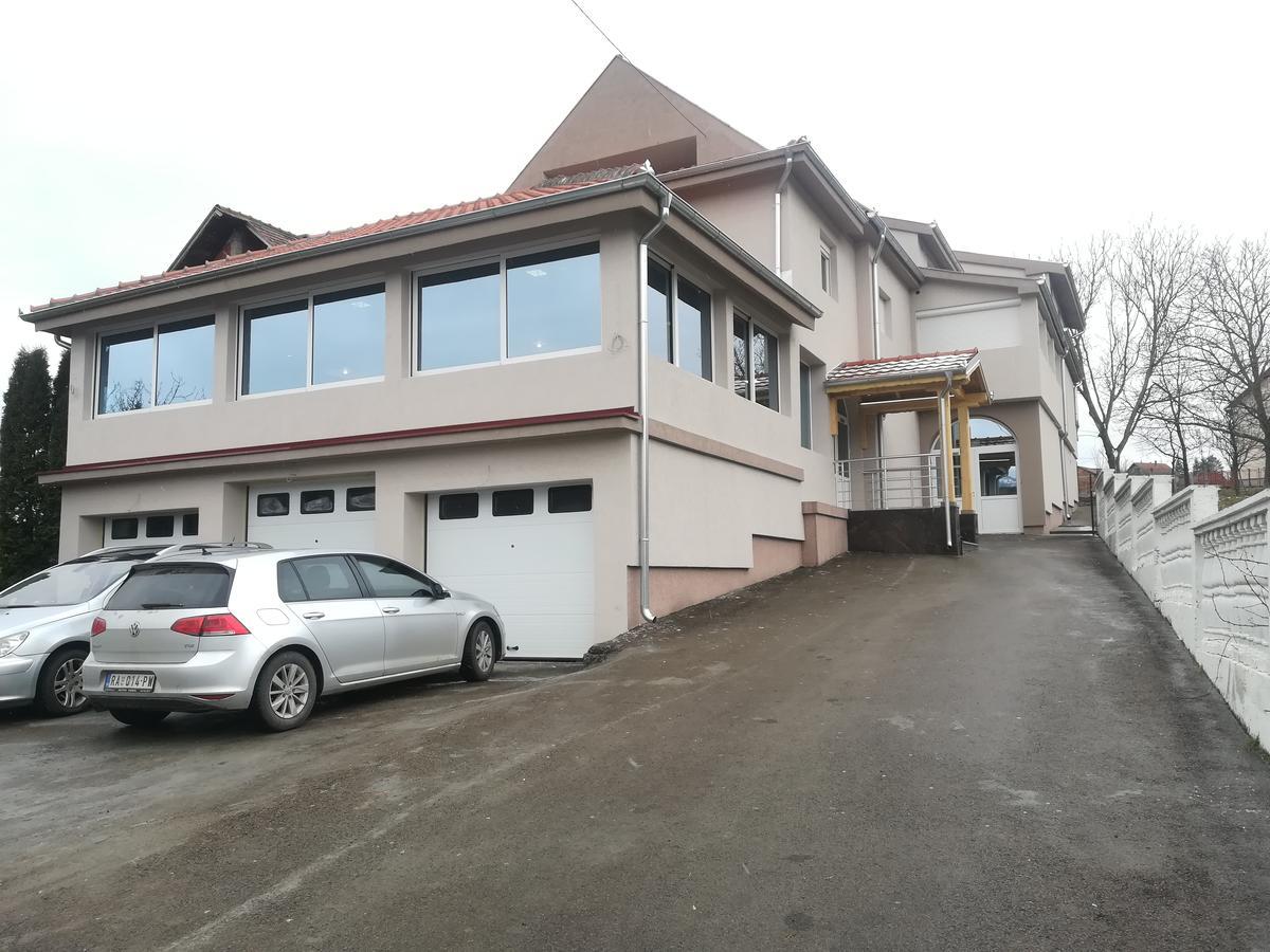 Karavan 123 Raska Bagian luar foto