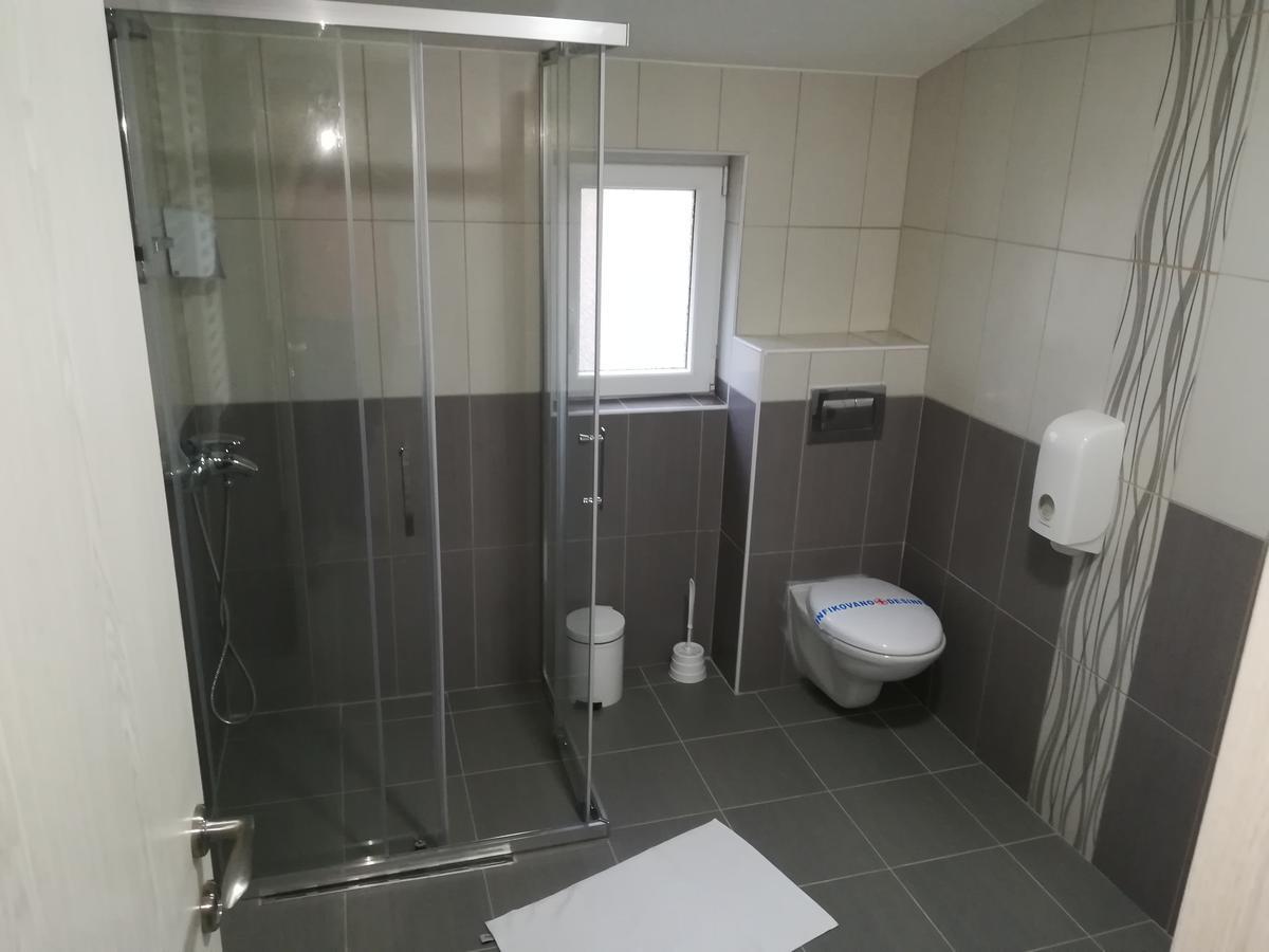 Karavan 123 Raska Bagian luar foto