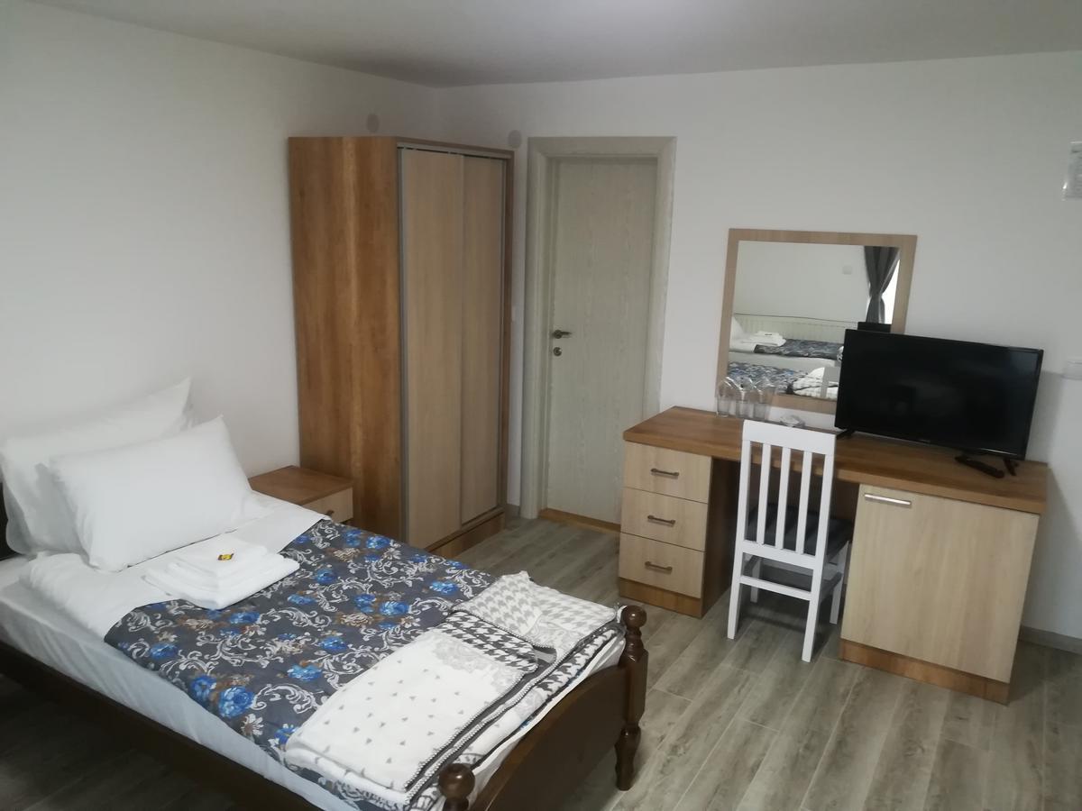 Karavan 123 Raska Bagian luar foto