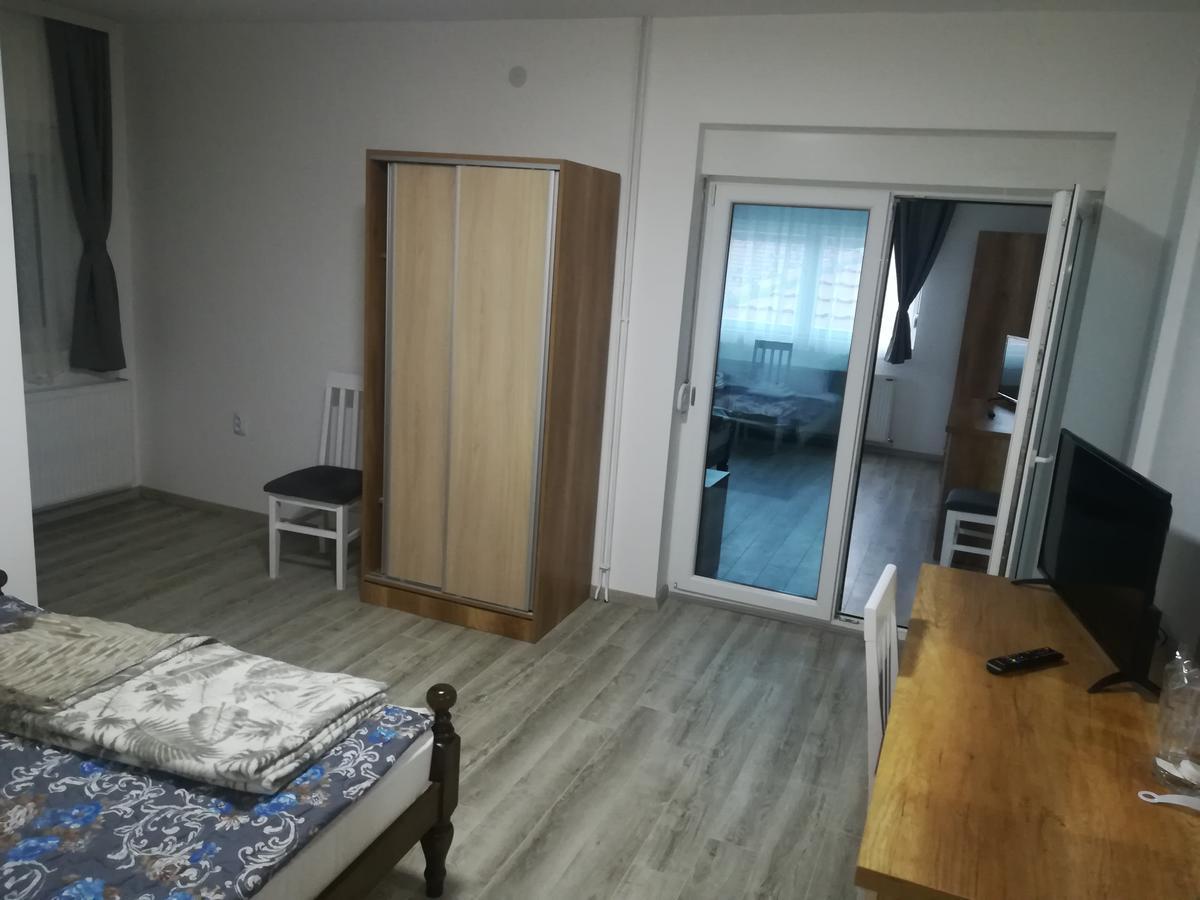 Karavan 123 Raska Bagian luar foto