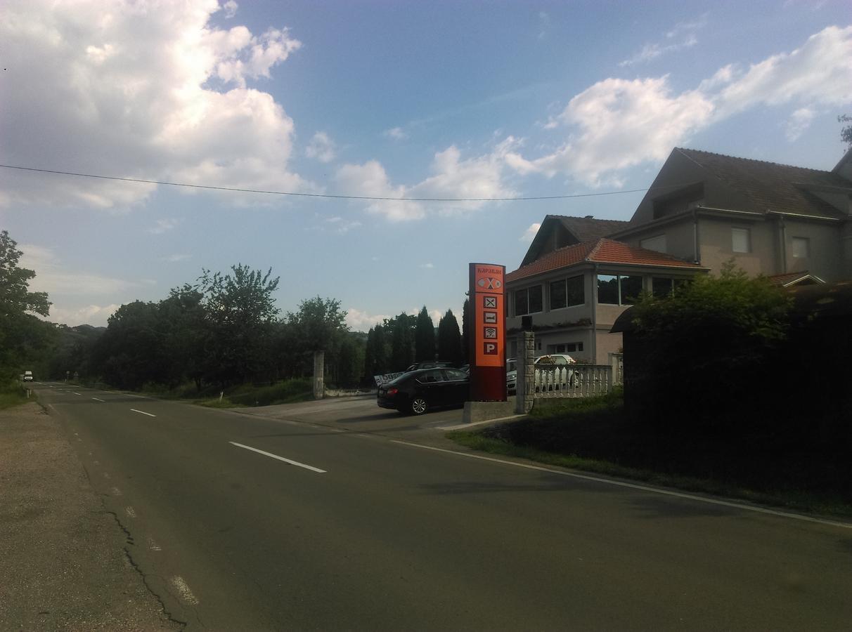 Karavan 123 Raska Bagian luar foto